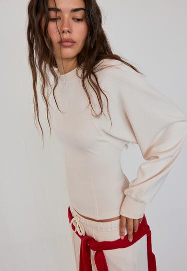 Soft-touch sweatshirt with fitted waist — Vanilla 6