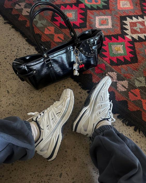 schoudertas met hartdetail