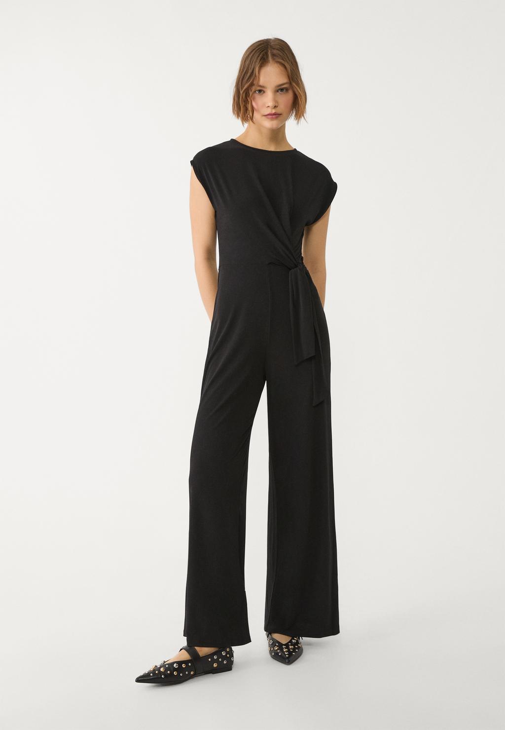 Long jumpsuit with knot