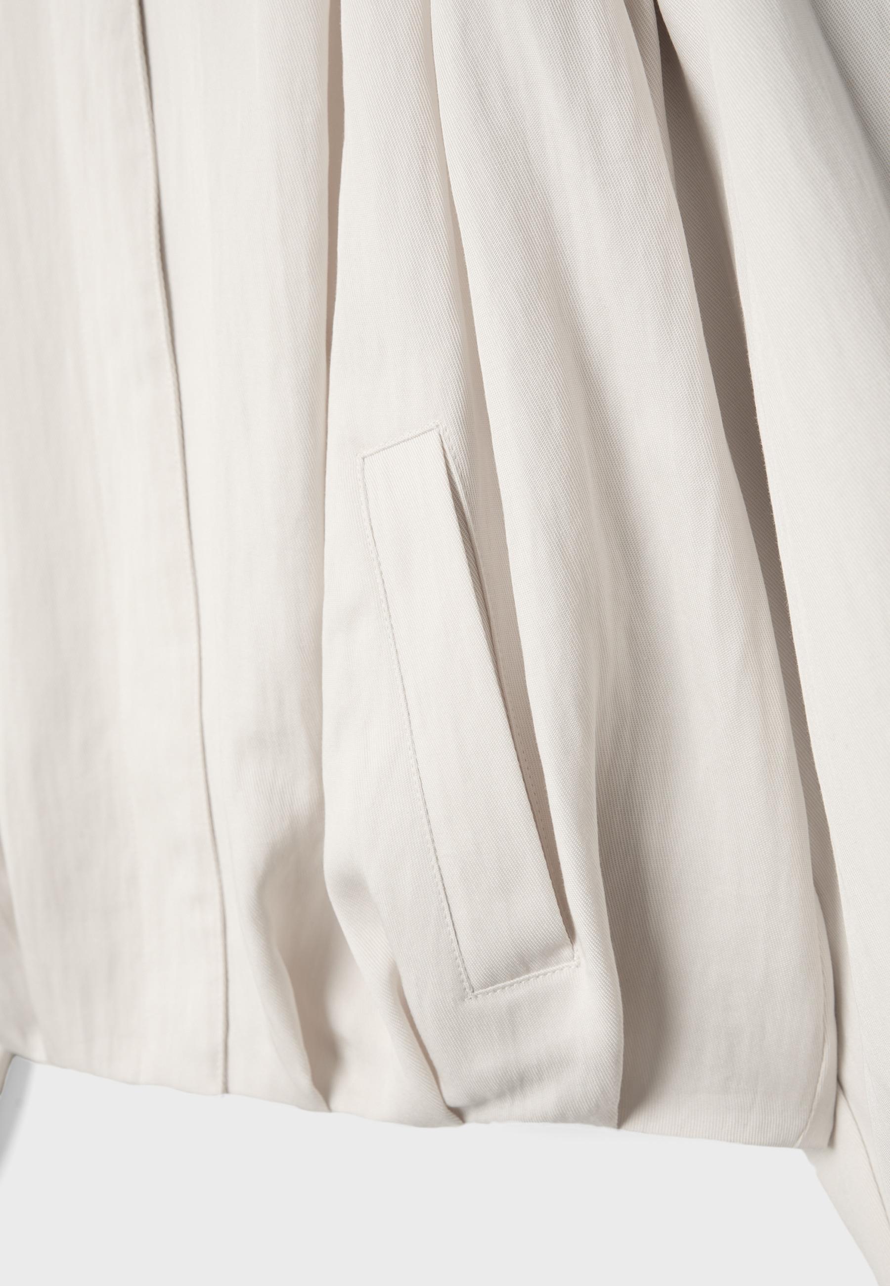 Piliseli dökümlü ceket