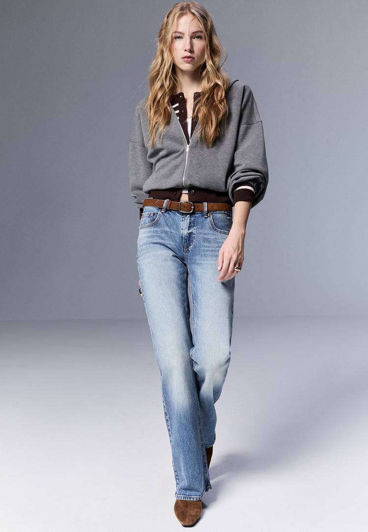 d68 bootcut fit jeans with belt