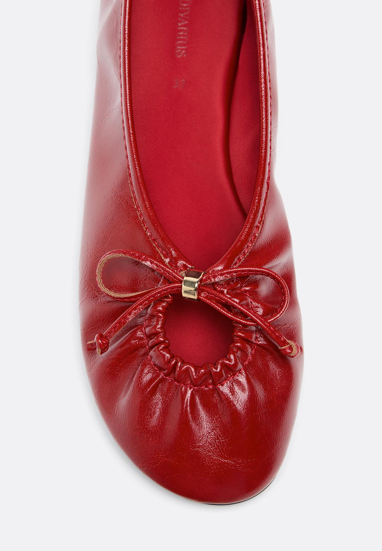 Cut-out detail ballet pumps — RED