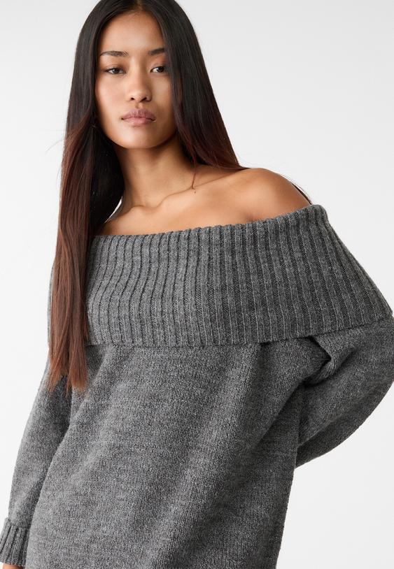 maglia in maglia con spalle scoperte