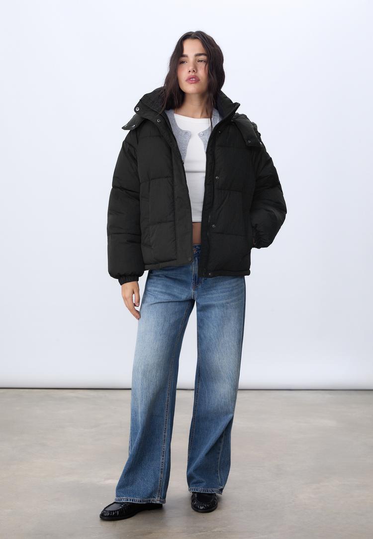 gesteppte-jacke-mit-kapuze