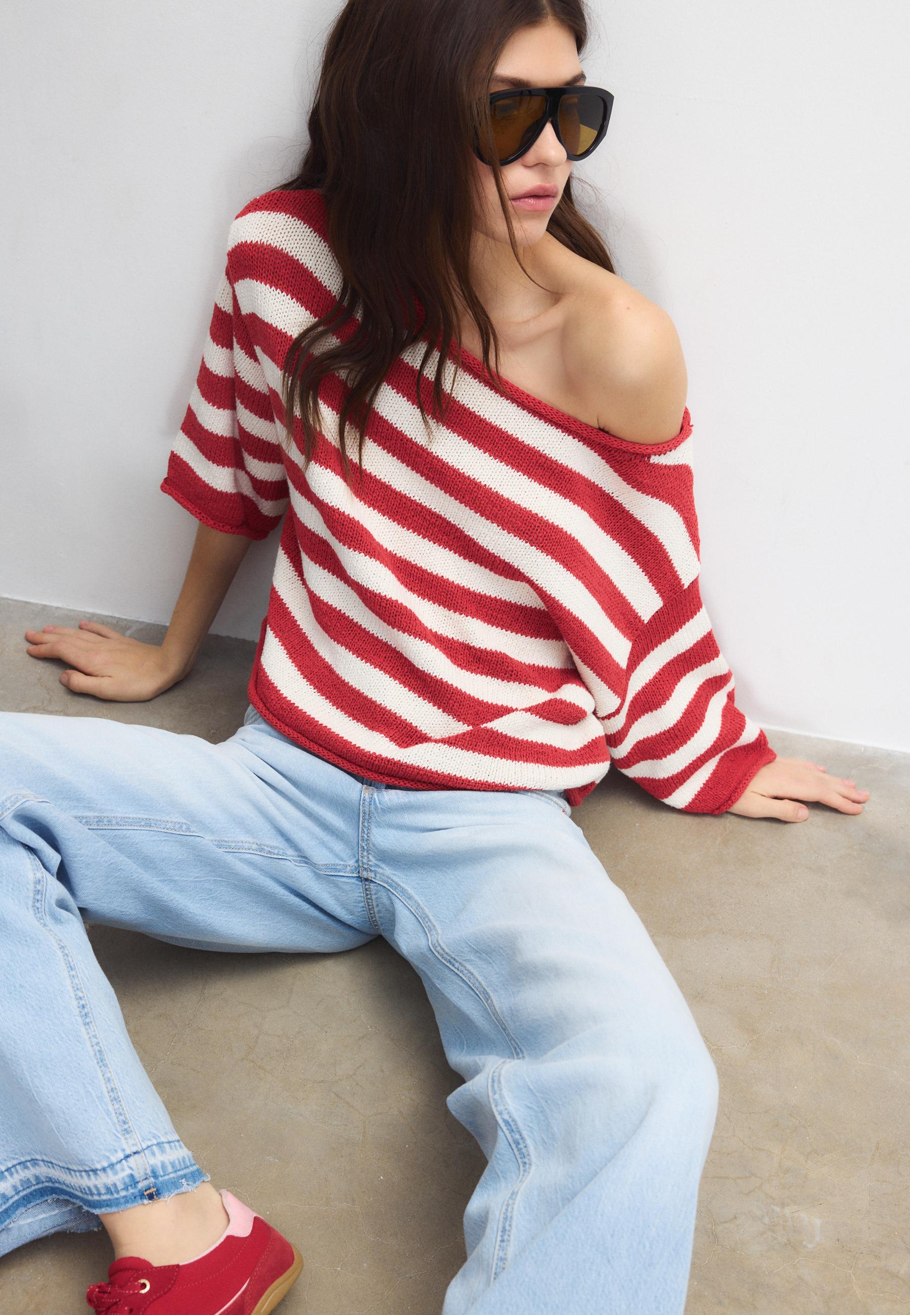 Boat neck knit sweater — Red