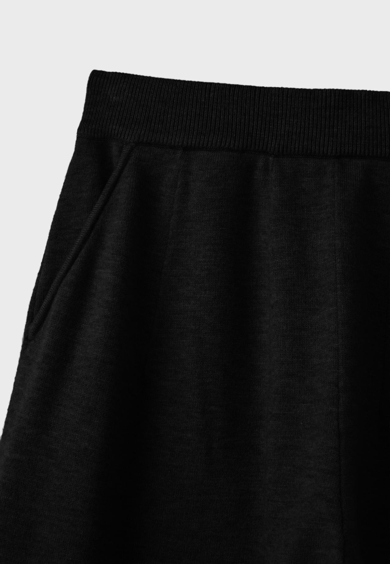 Barrel-fit knit trousers — Black