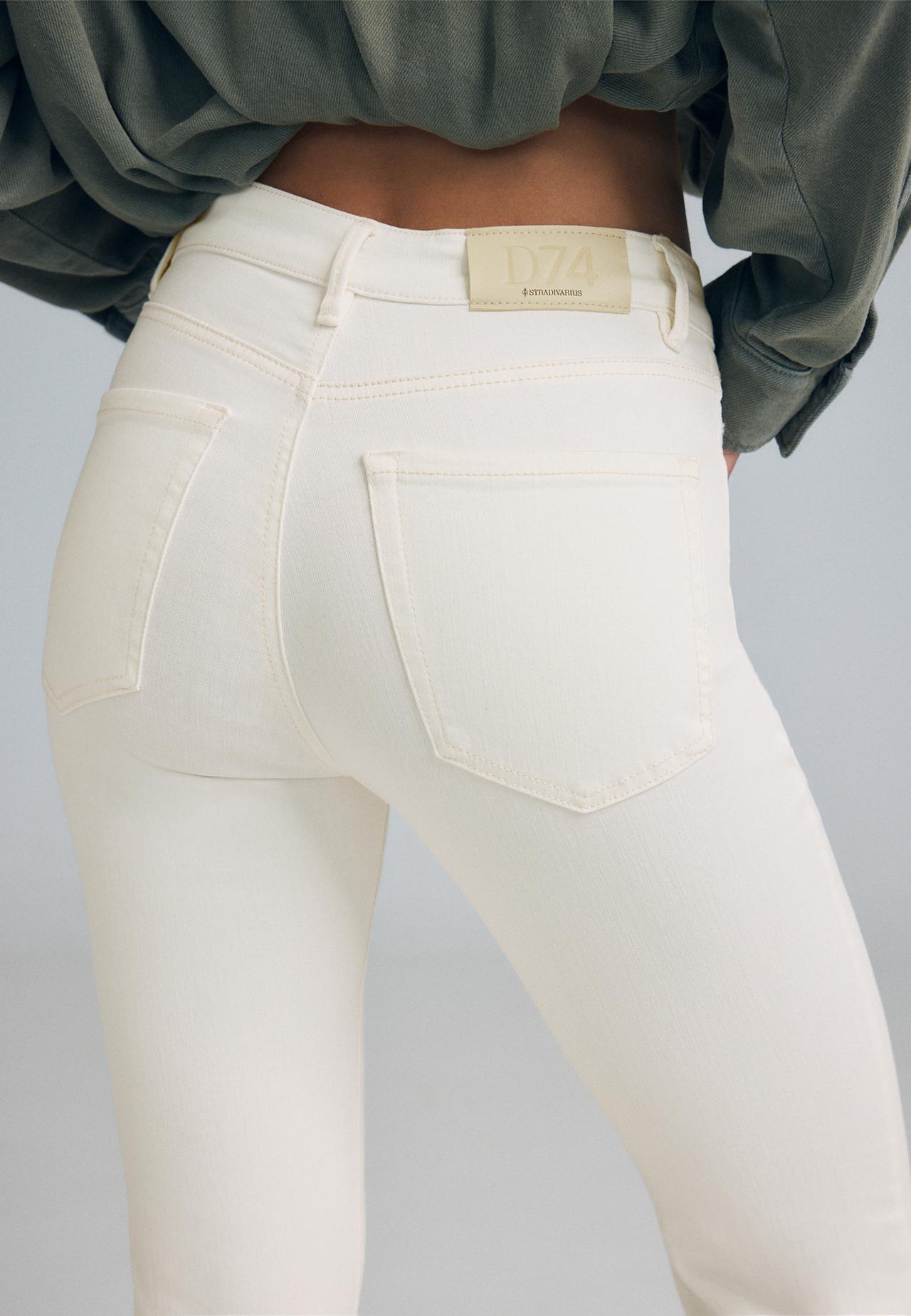 D74 stretch bell bottom jeans with slit — Vanilla