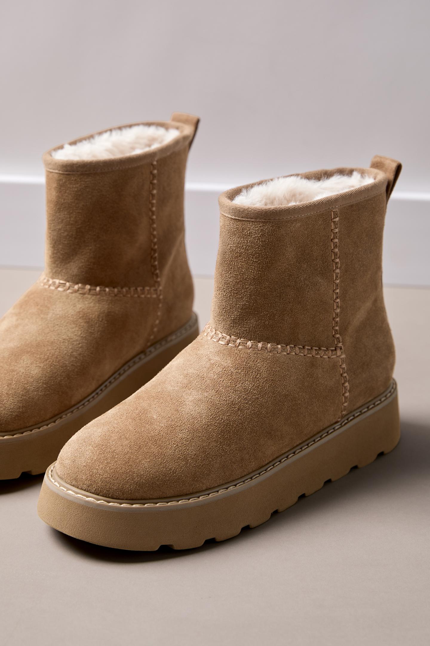 Bottines plates en cuir doublées de fourrure - Cuir femme | Stradivarius France