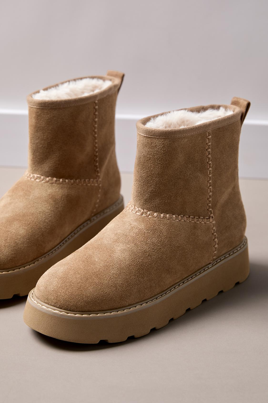 Flat leather ankle boots with fur lining Women's fashion