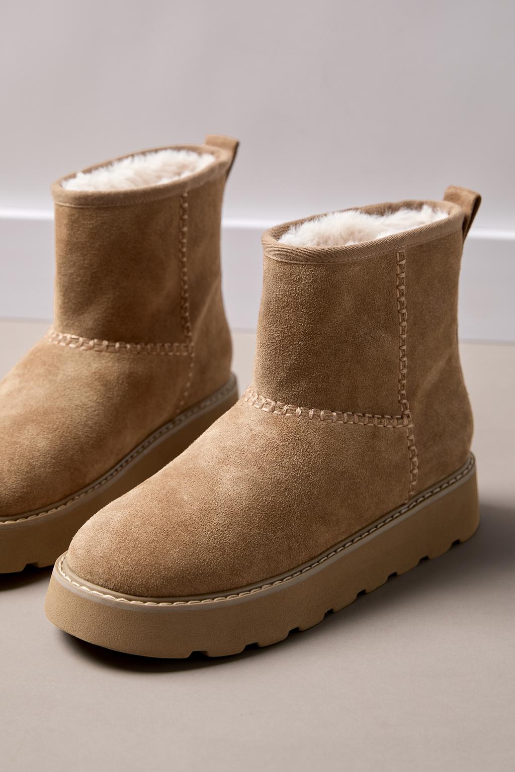 Flache Stiefeletten aus Leder mit Fellfutter