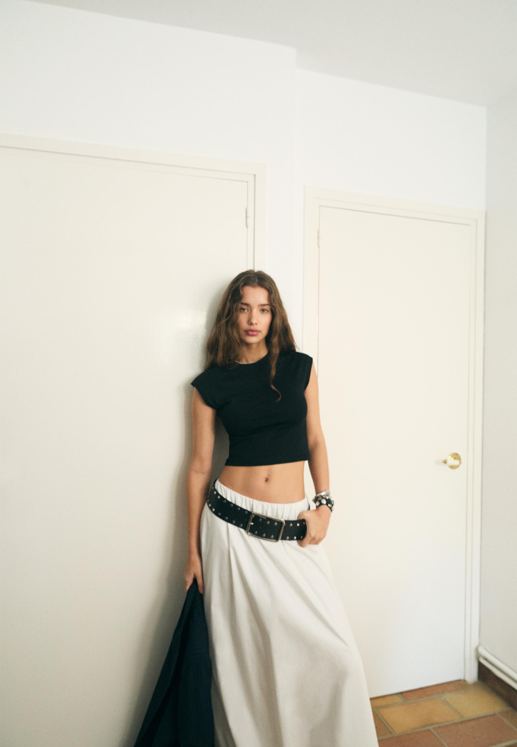 Cap sleeve cropped T-shirt — Black