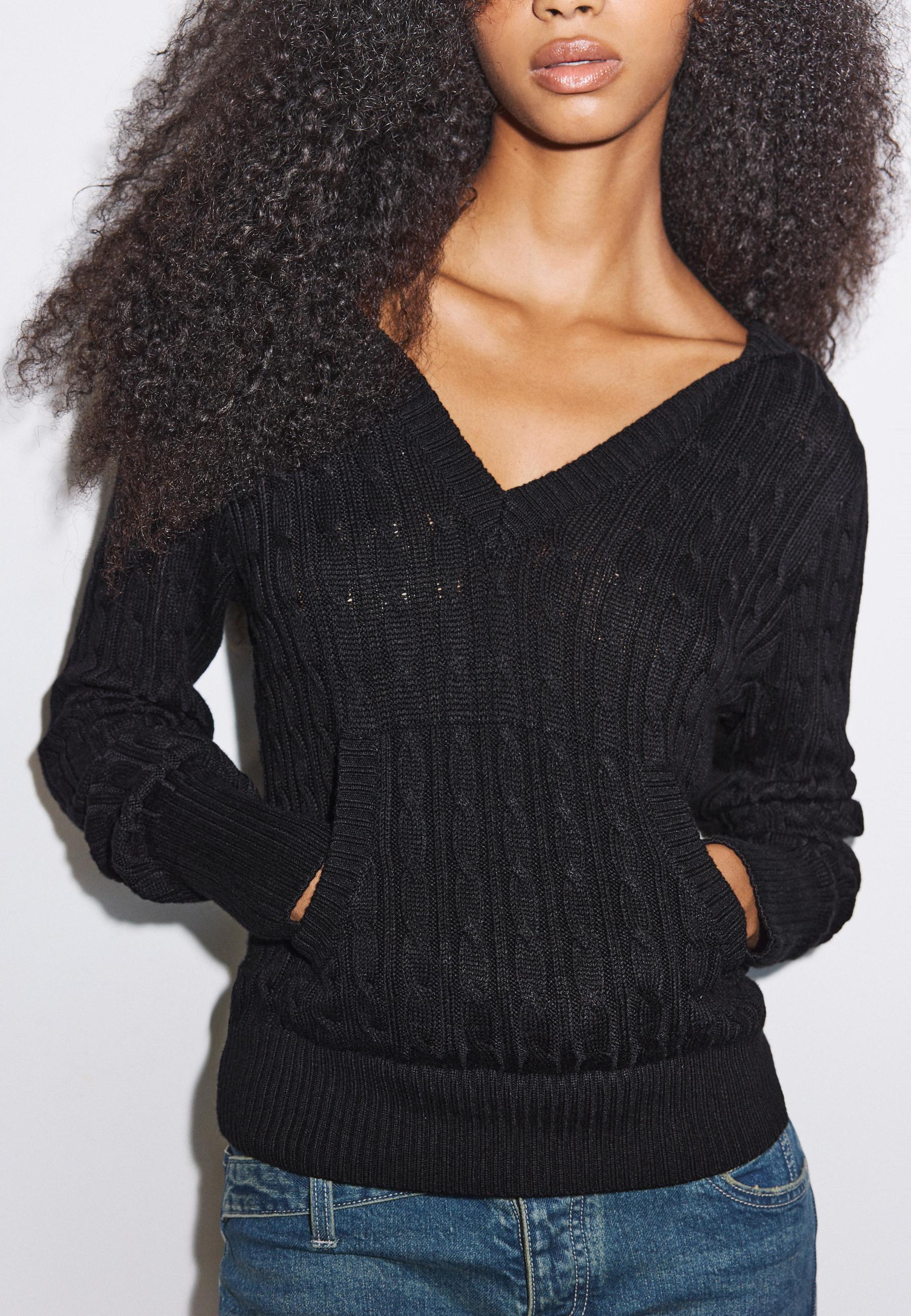 Hooded cable-knit jumper — Black