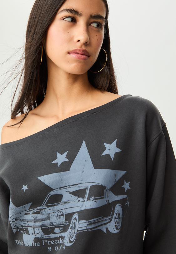 camisola com decote barco estampada