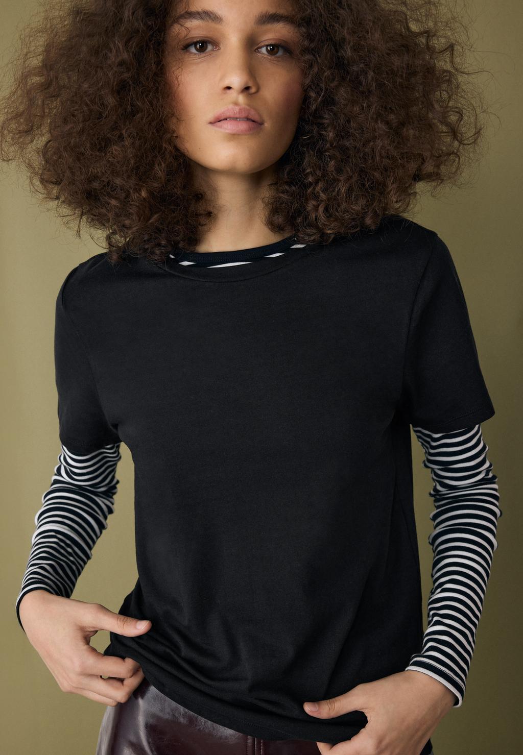 Basic, normál szabású, kerek nyakú póló