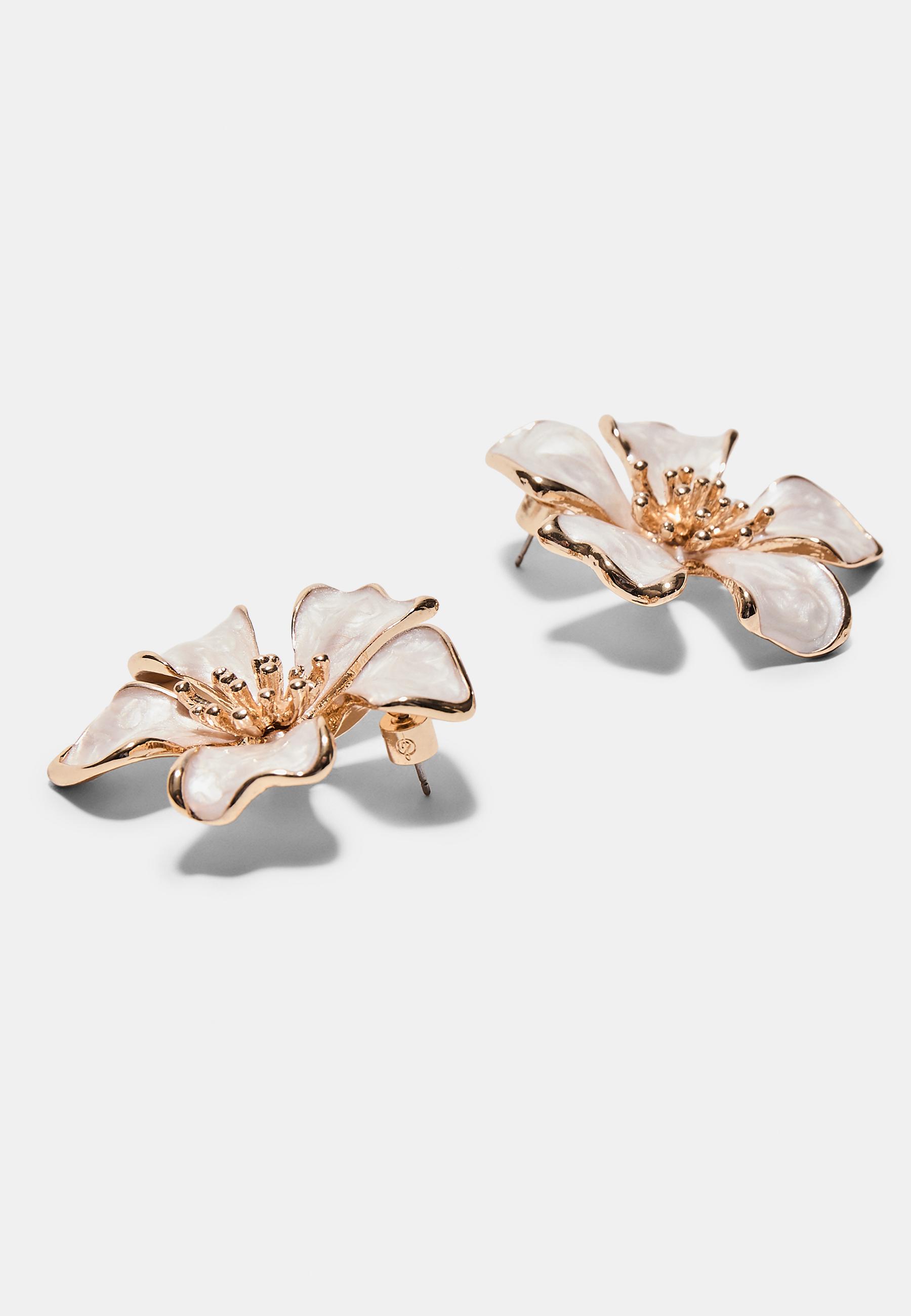 Enamelled flower earrings — Ecru