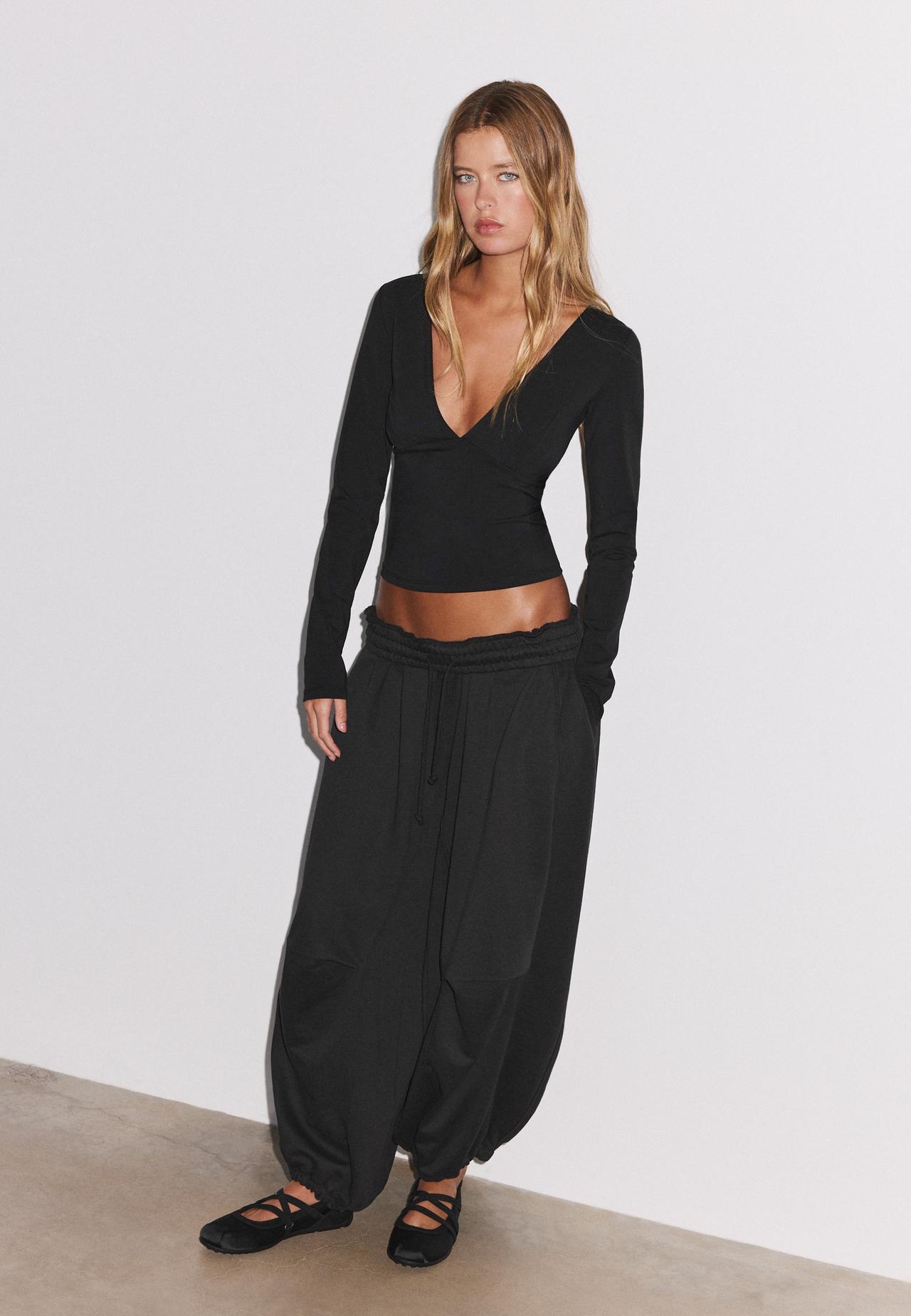 Long sleeve under-bust seam T-shirt — Black