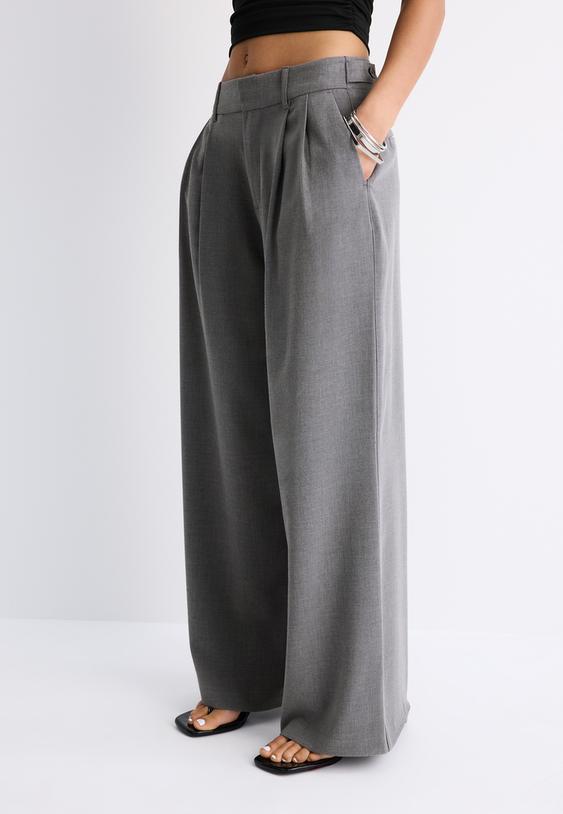 superweit-geschnittene-verstellbare-hose