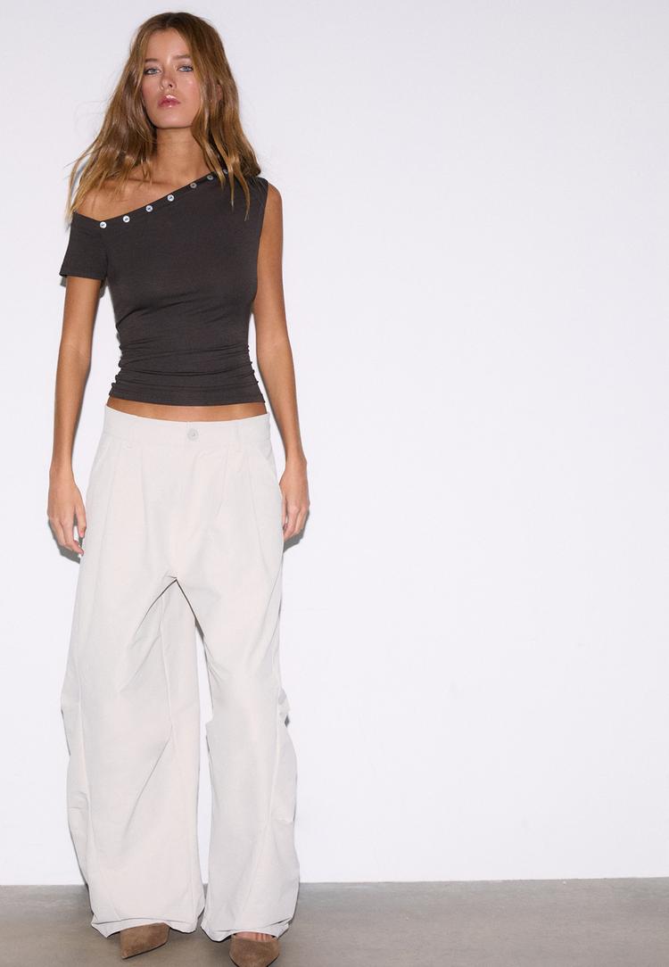 asymmetrisches-shirt-mit-knopfen