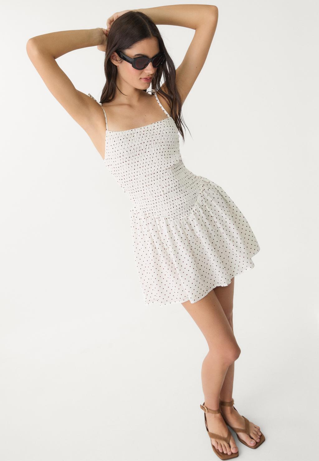 Kurzes Tupfenkleid