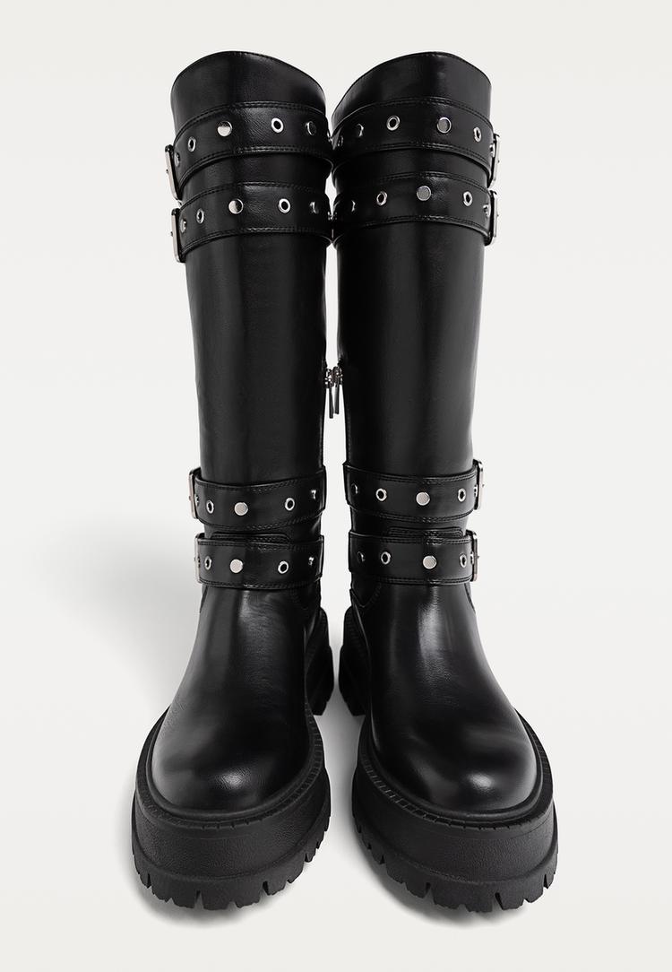 bottes plates avec boucles