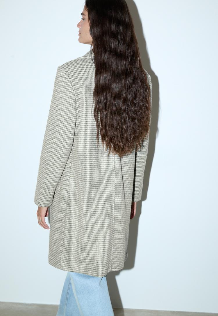 abrigo midi boton estampado