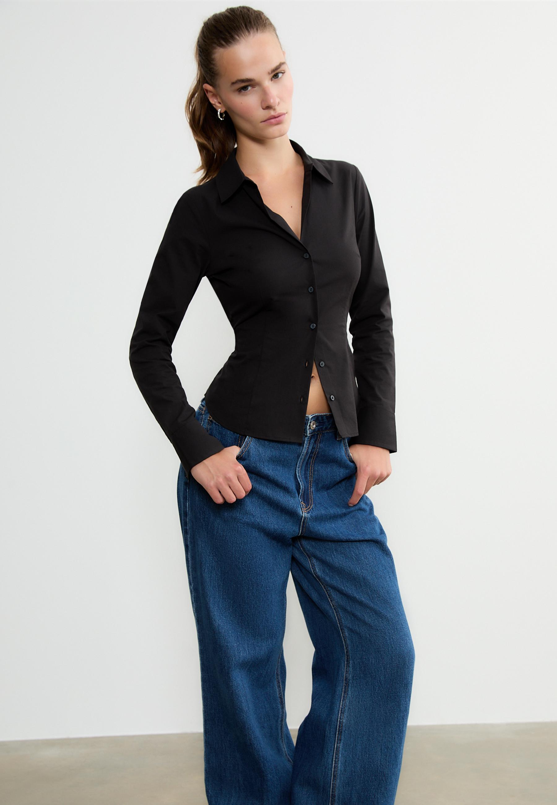 Fitted Basic Shirt — Black