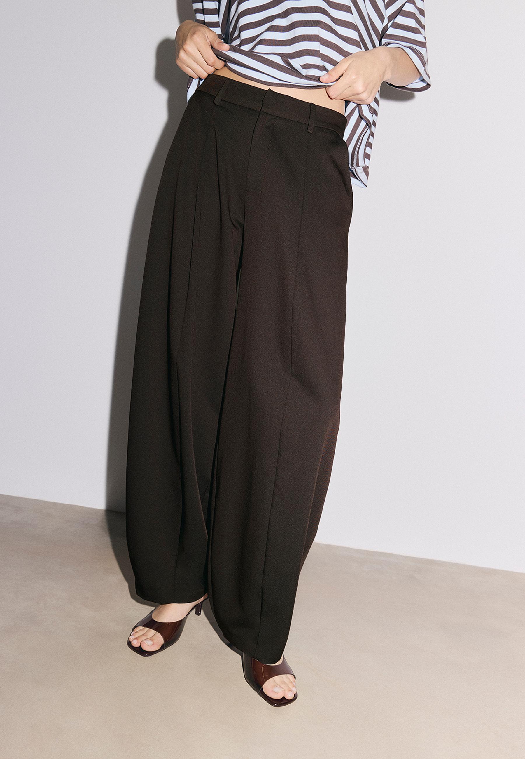 Stradivarius Baggy Παντελόνι Με Πιέτες Καφέ 38