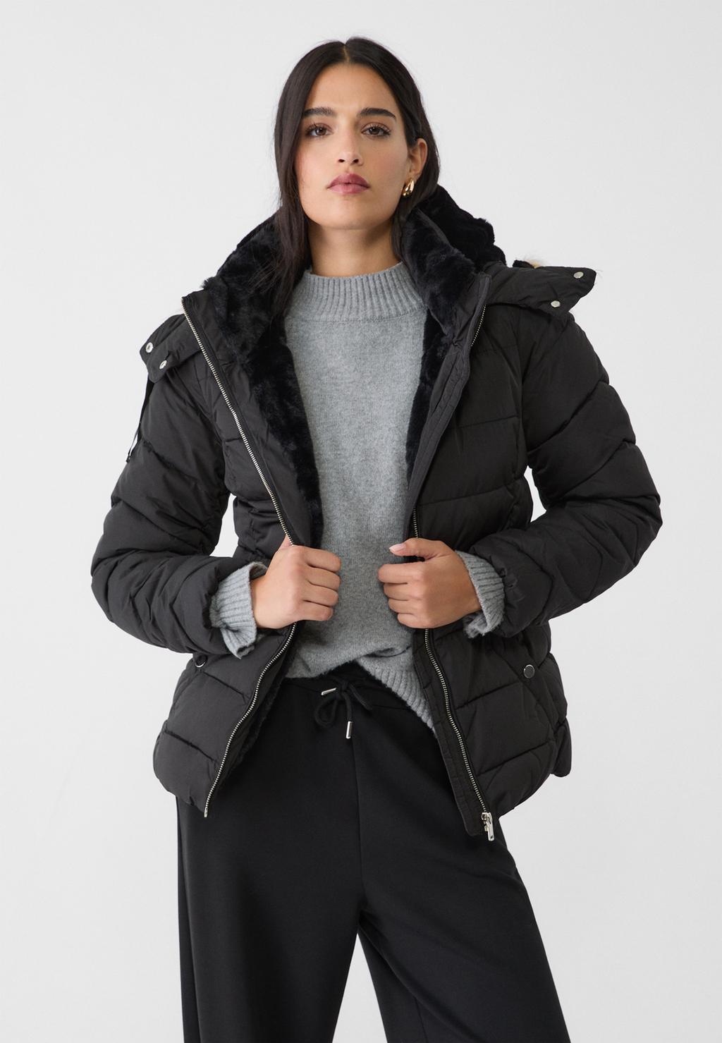 Puffer jacket with detachable hood