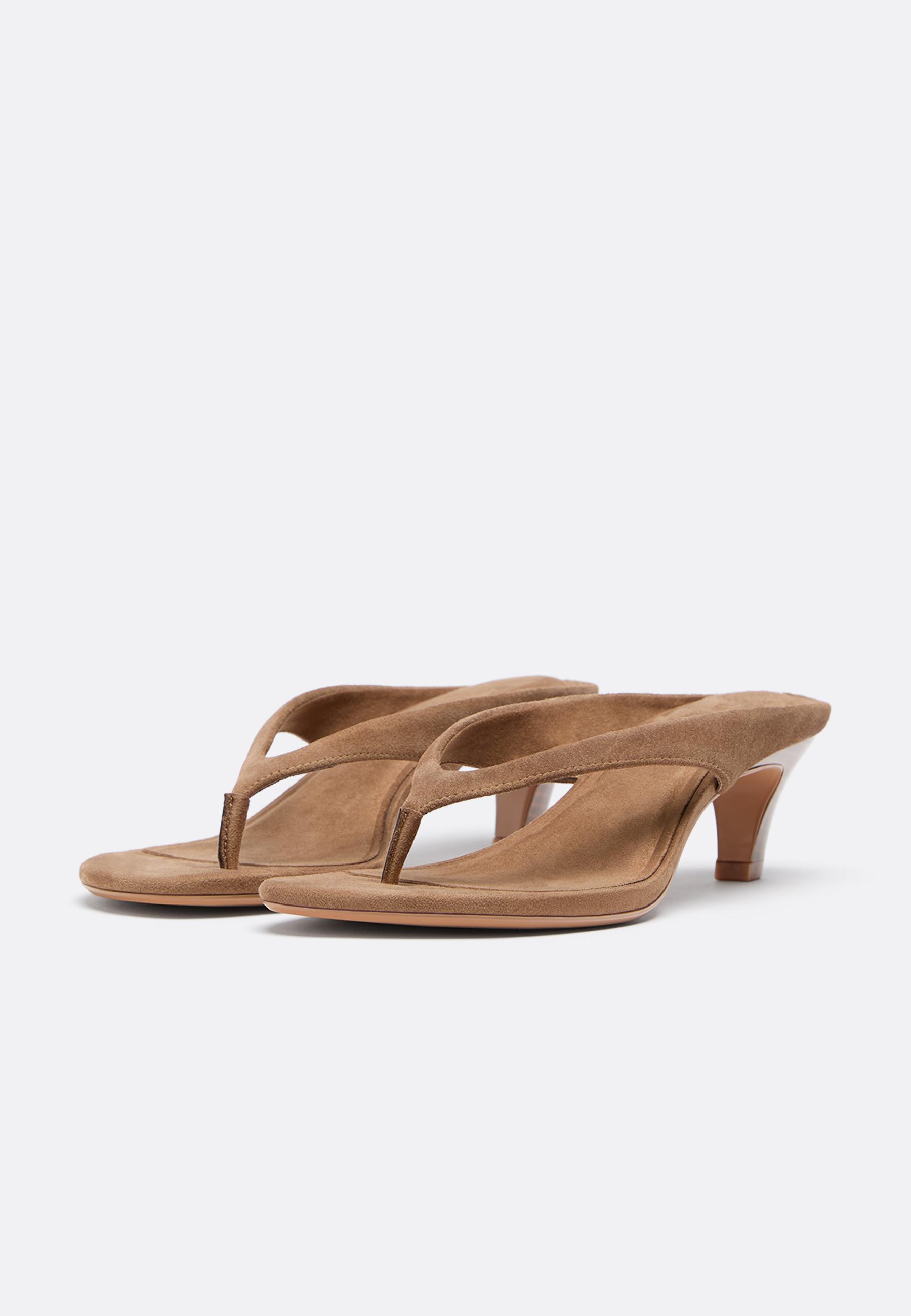 Leather thong heeled sandals — BEIGE