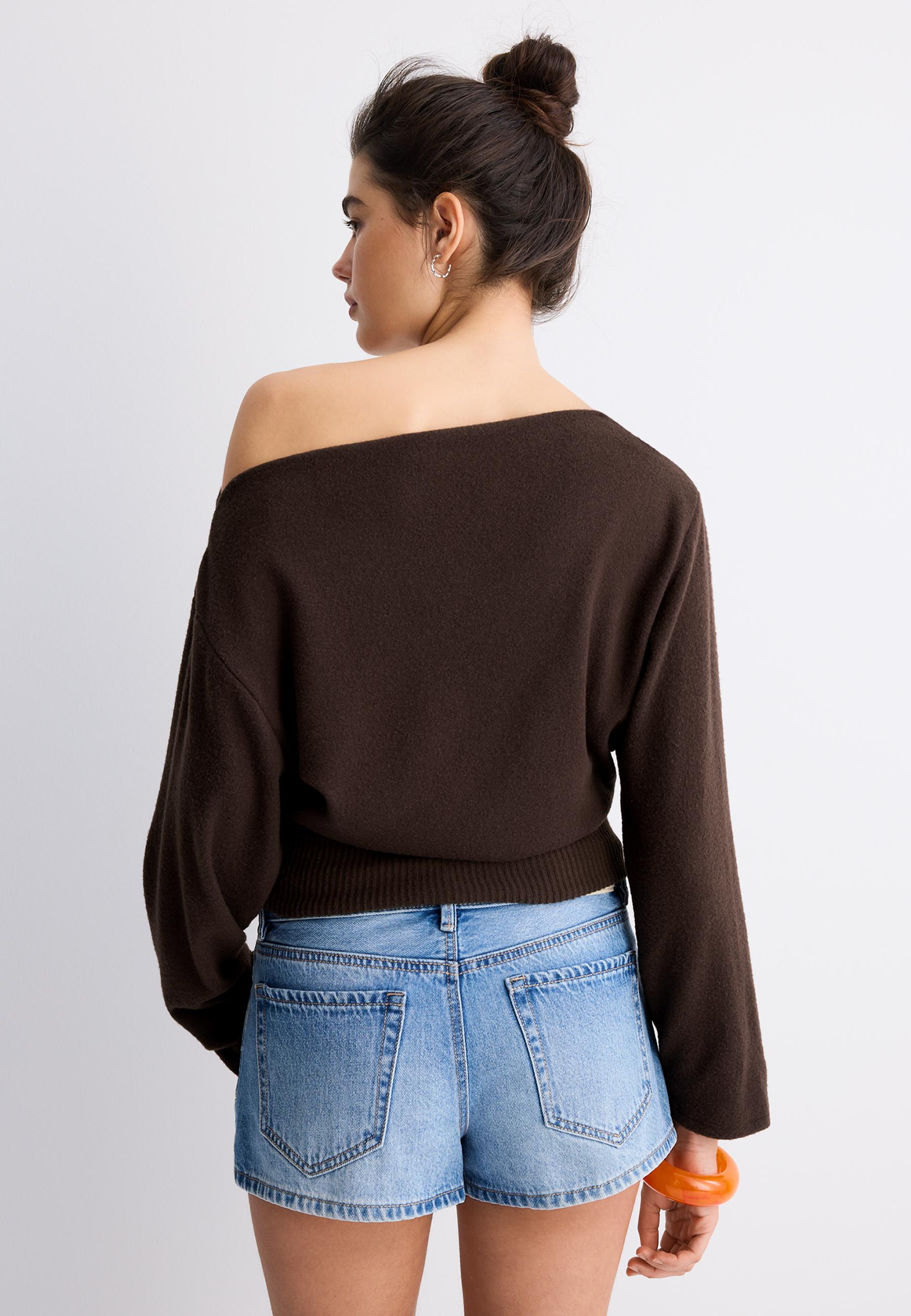 Boat neck knit T-shirt with sash belt — Brown