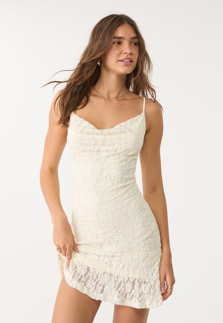 vestido corto tirantes encaje