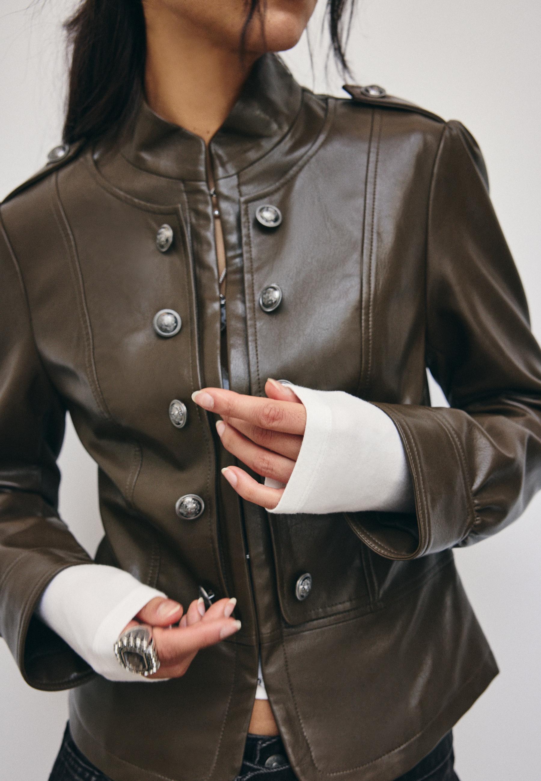 Stradivarius Suni deri, işlemeli düğmeli blazer ceket