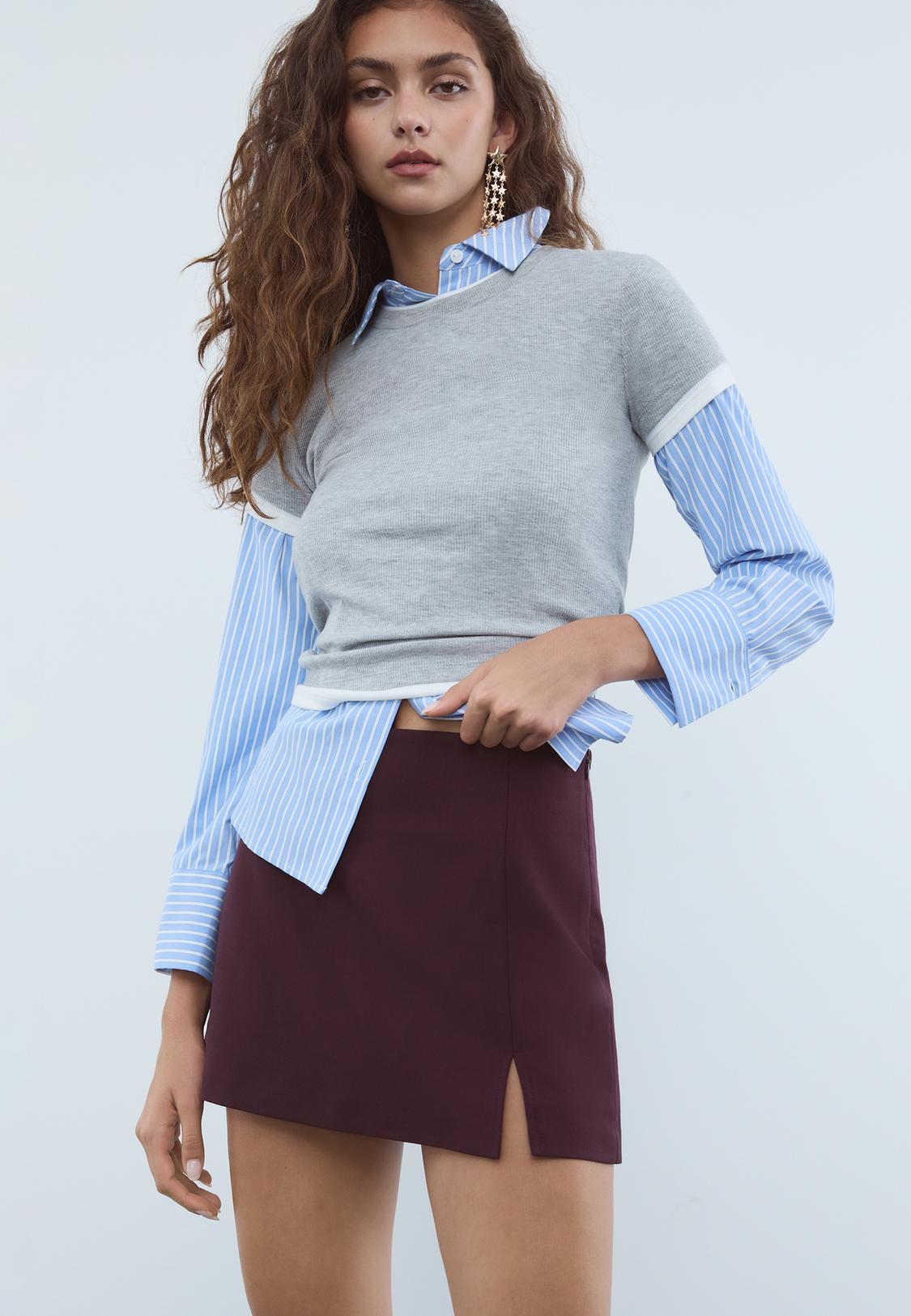 Pantaloncino a gonna con spacco laterale