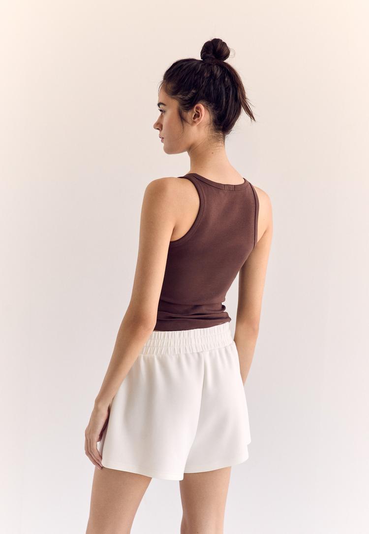 camiseta nadadora cuello pico