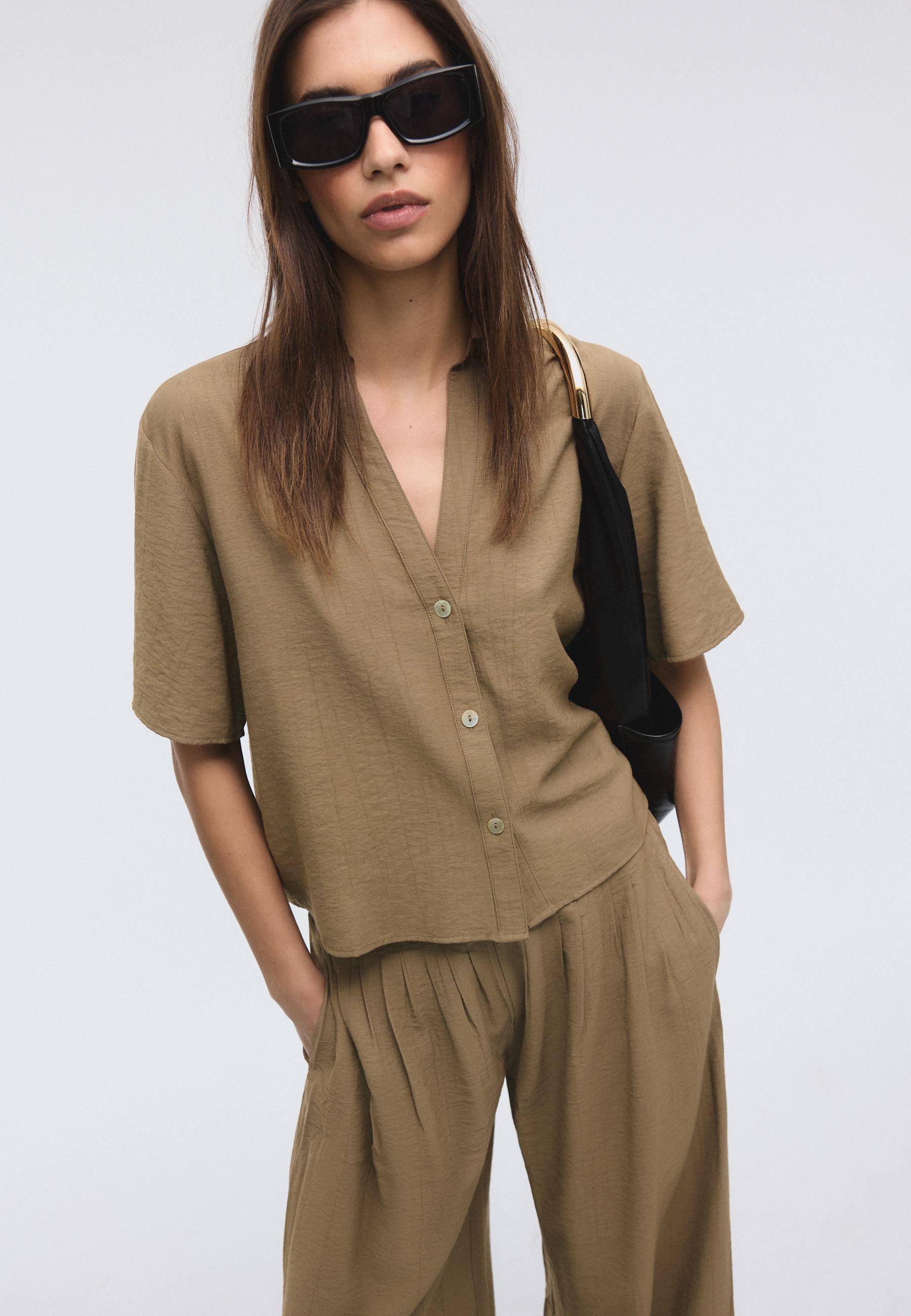 Düğmeli dökümlü gömlek - Görsel 2