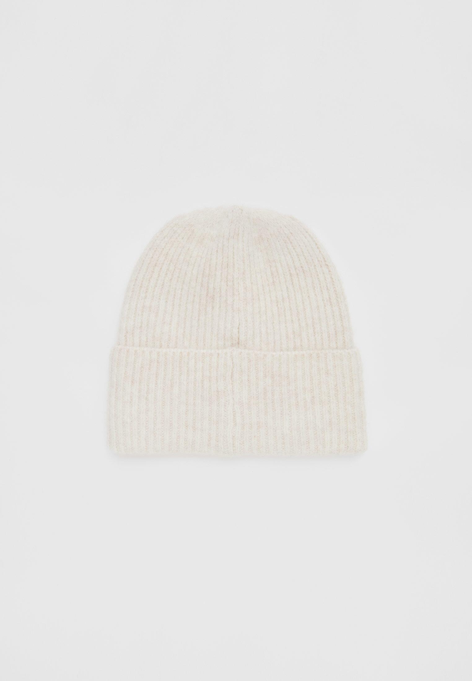 Basic beanie with plaque detail — Ecru