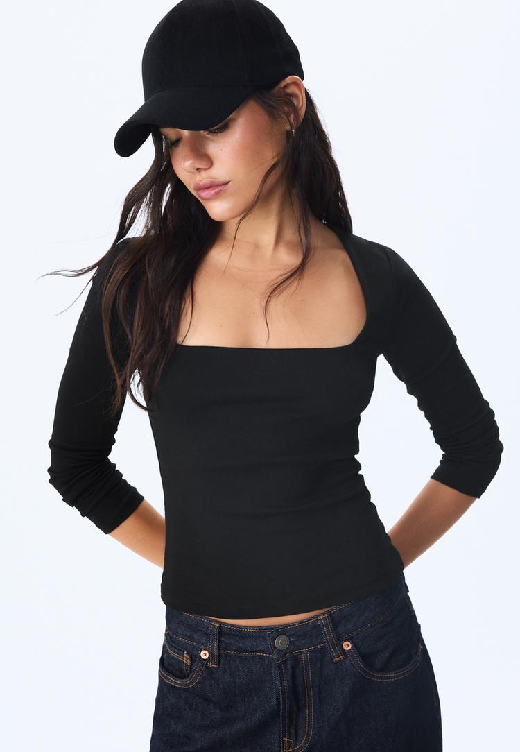 camiseta basica de decote quadrado