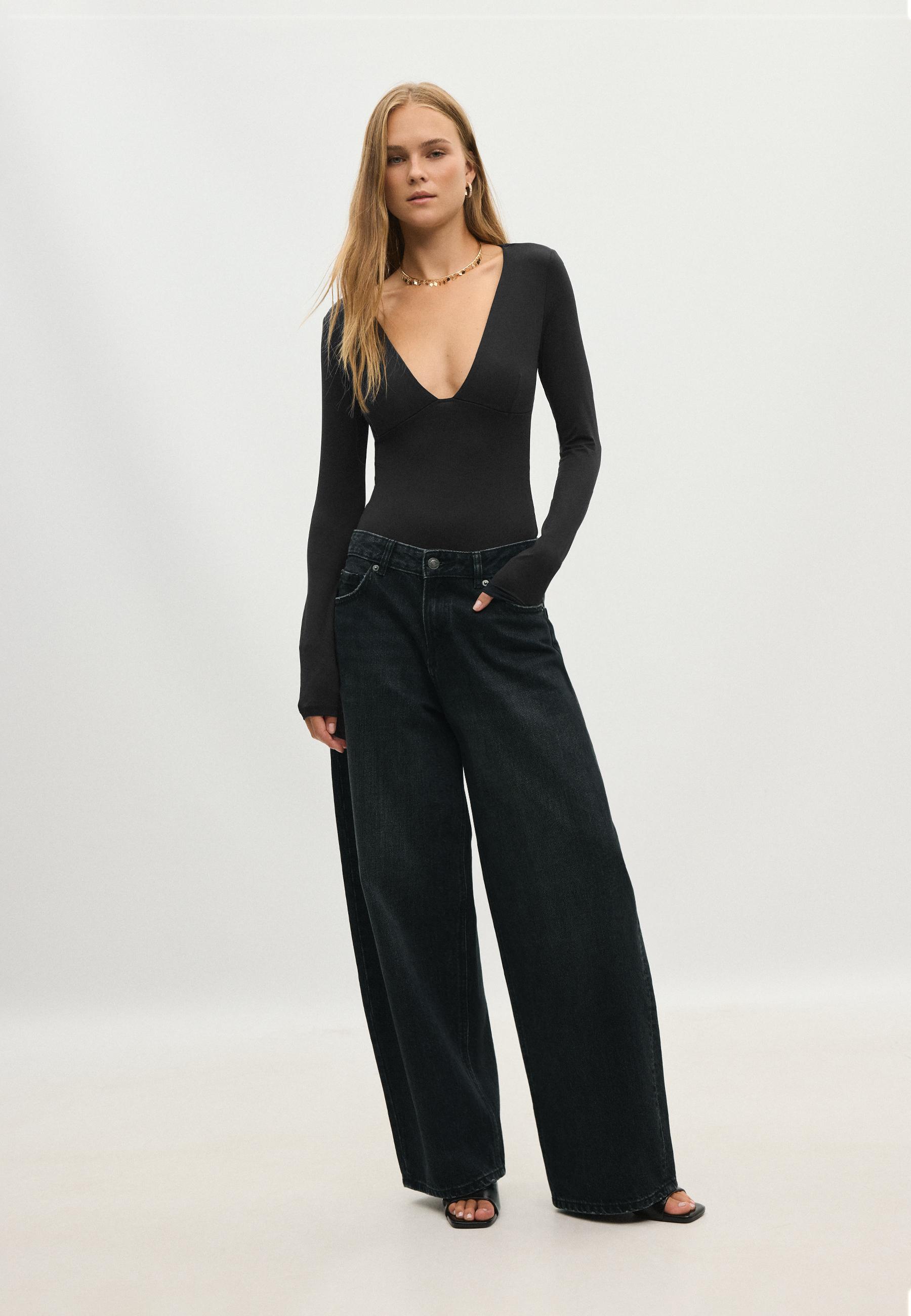 V-neck bodysuit with under-bust gathering — Black