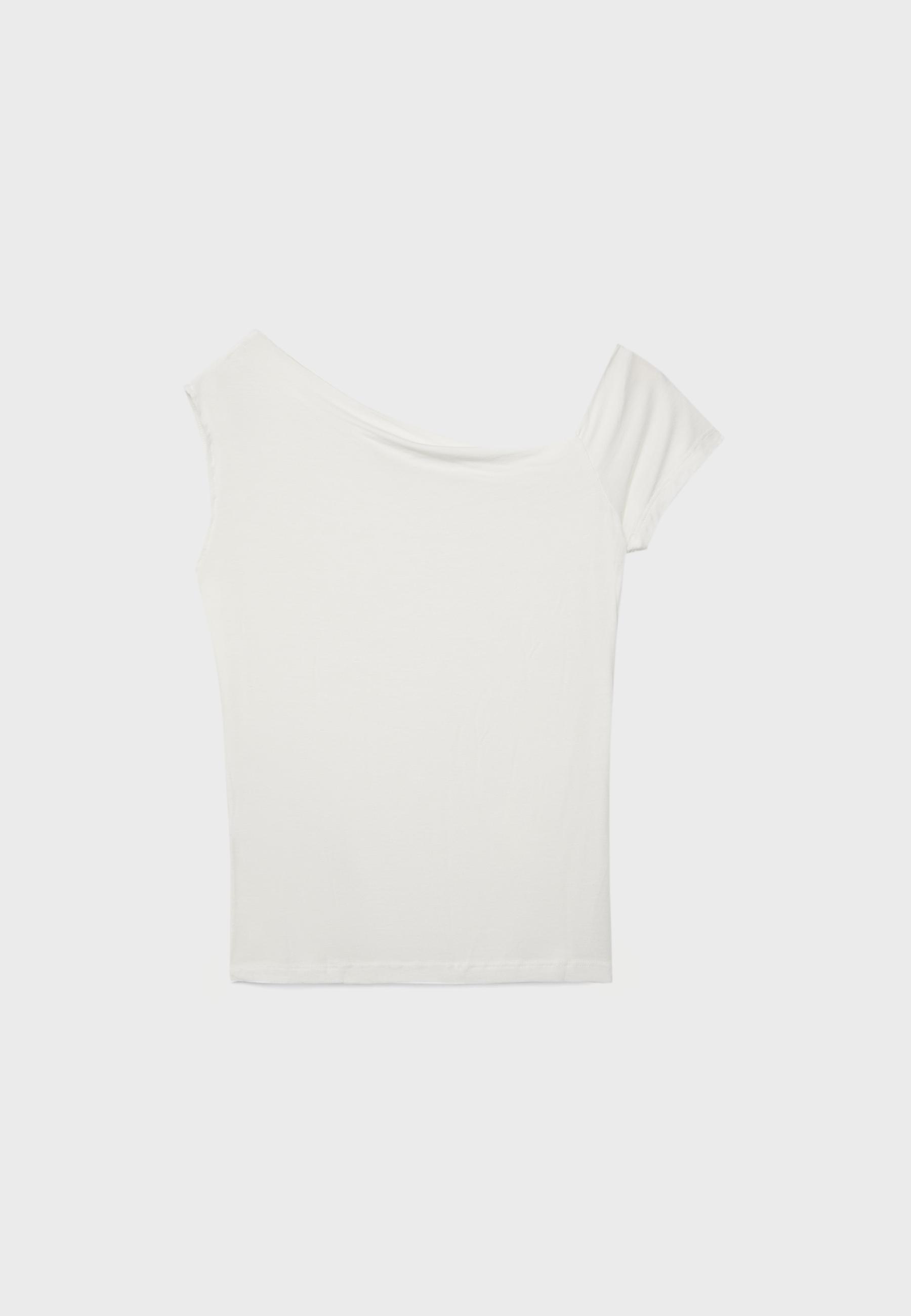 Asymmetric button T-shirt — Ecru