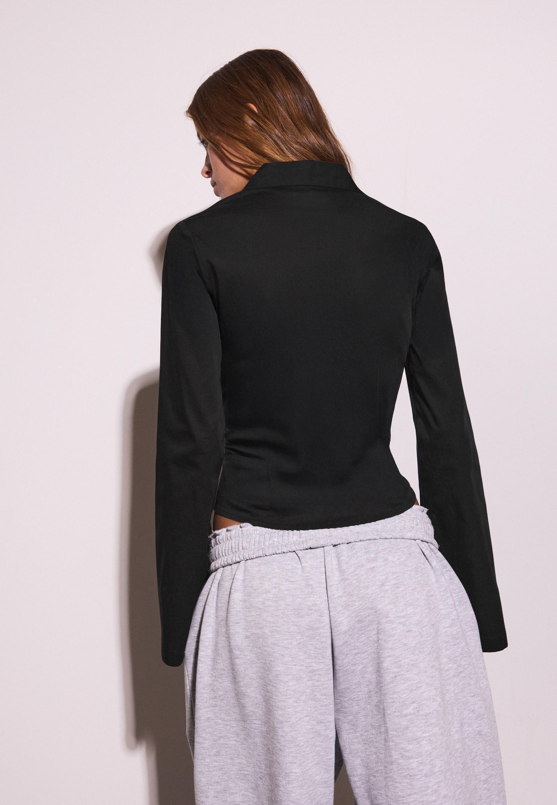 Fitted shirt with flowing sleeves — Black