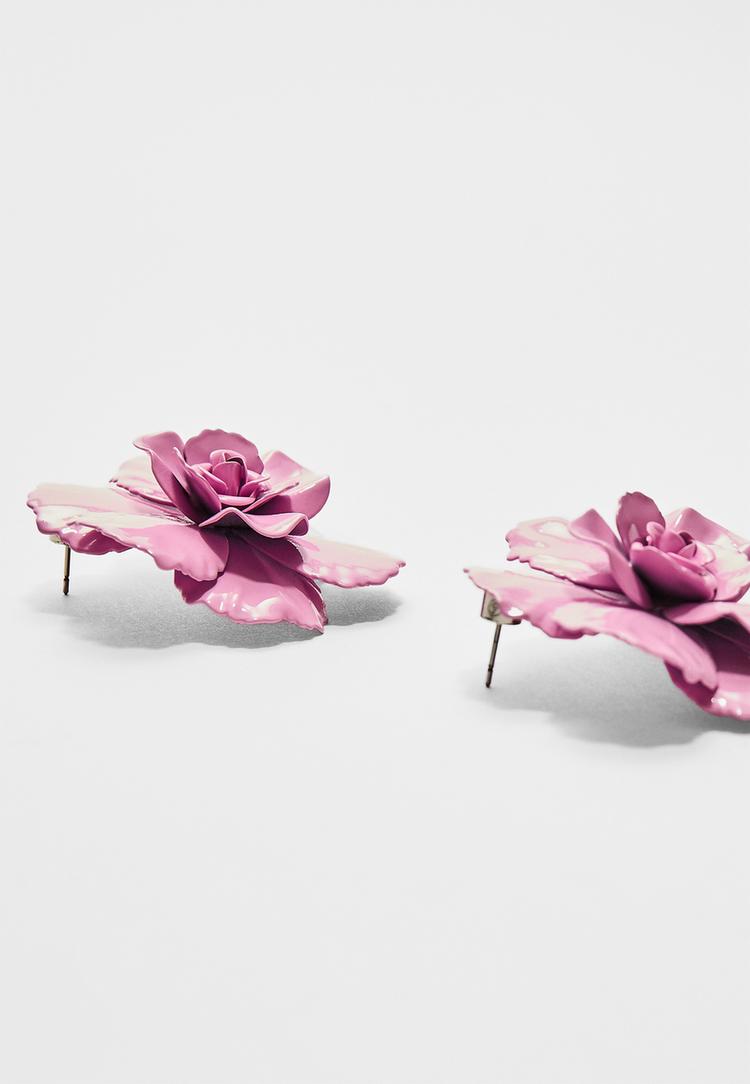 pendientes flor metalica contraste