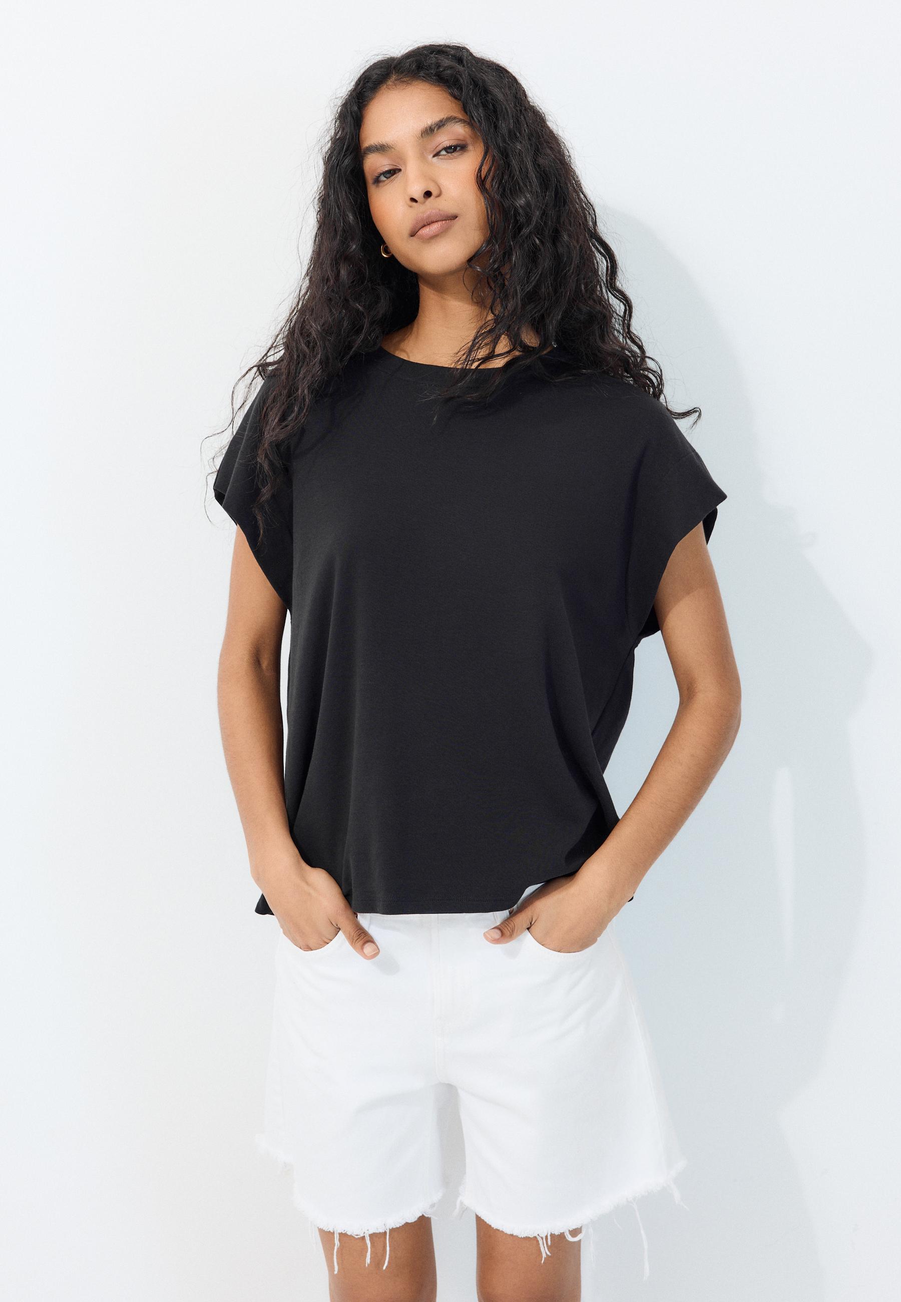 B06 Basic dropped-shoulder T-shirt — Black