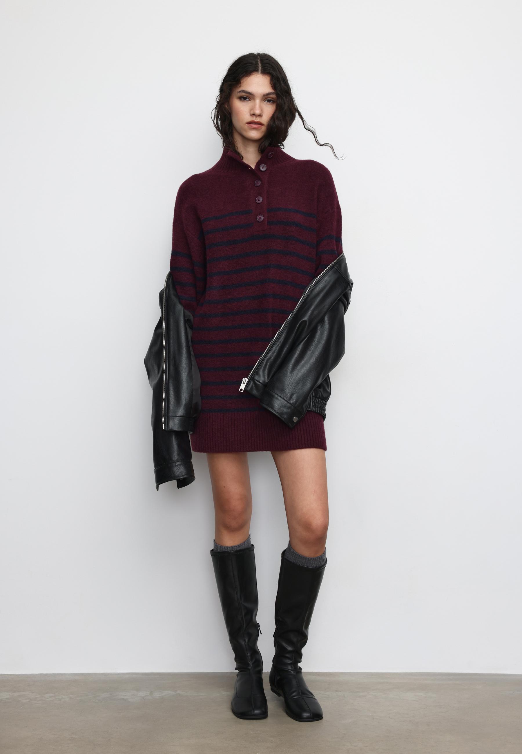 Çizgili dik yaka kısa triko elbise