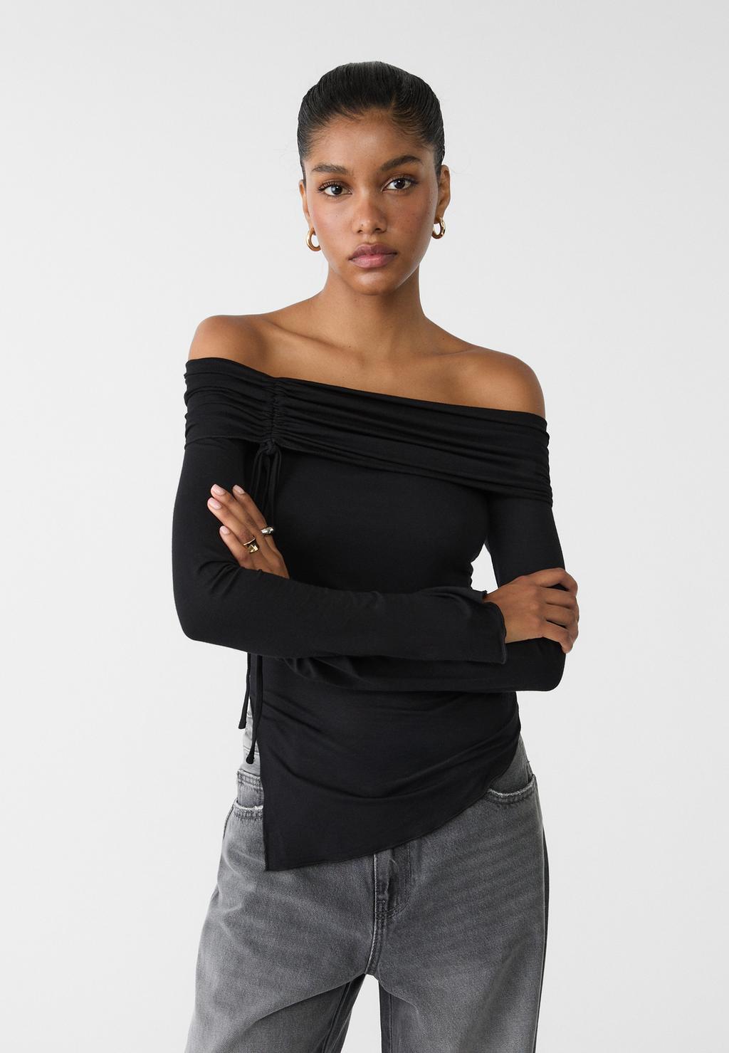 Off-the-shoulder gathered T-shirt