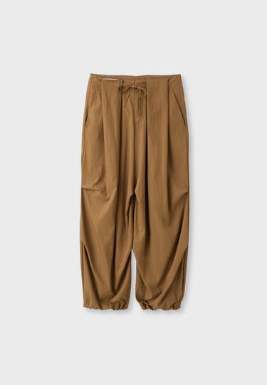Technical pleated trousers — Dark camel 7