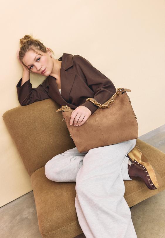 borsa a tracolla con dettaglio catena