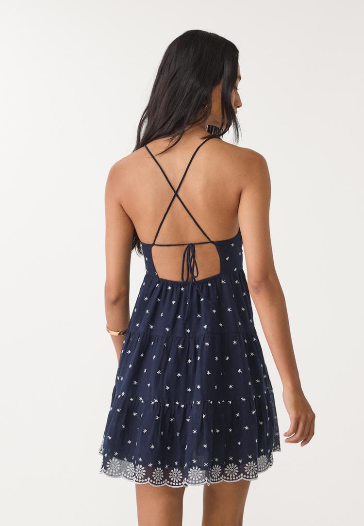 vestido fluido corto bordados