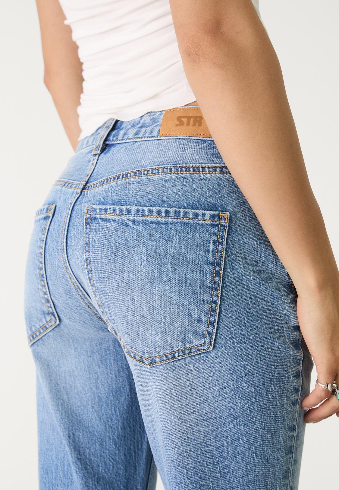 Jeans comfort a campana Moda da donna Stradivarius Italia