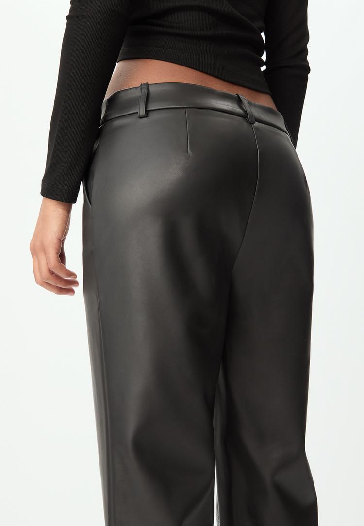 pantalon recto efecto piel cremallera lateral