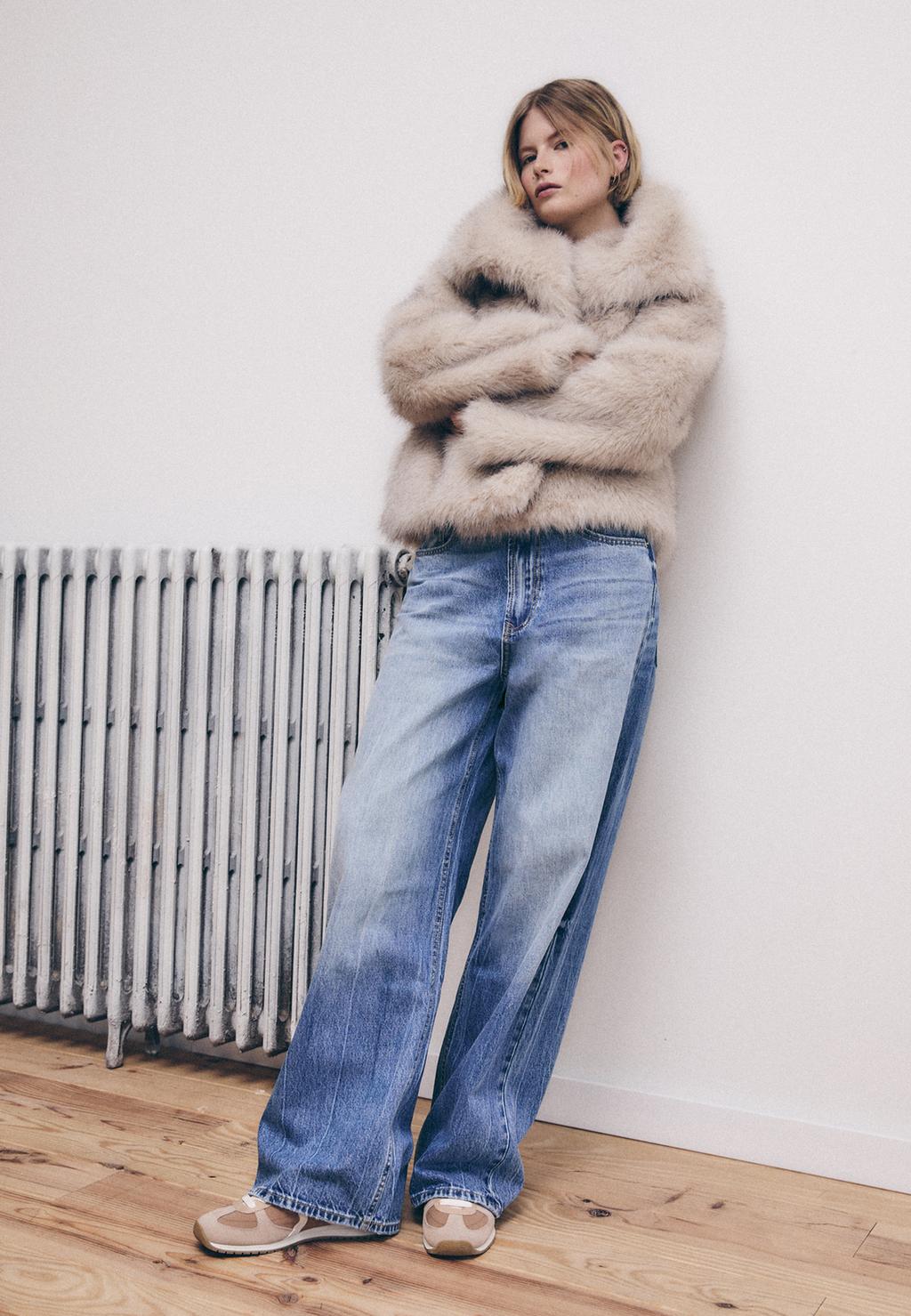 Cazadora corta efecto pelo